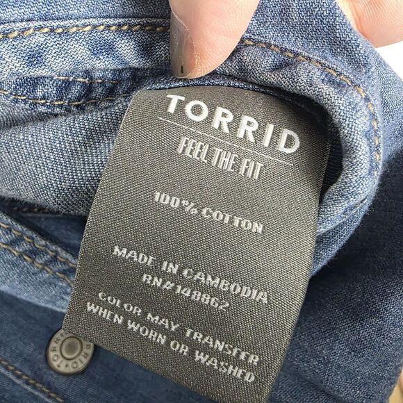 NWT Torrid Lightweight Denim Bib Overall Shortall Women's Size 14 Normcore - Picture 5 of 7